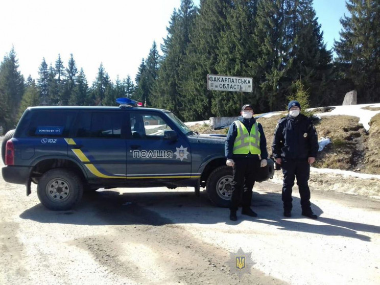 Поліція розгорнула блокпости та КПП на в…