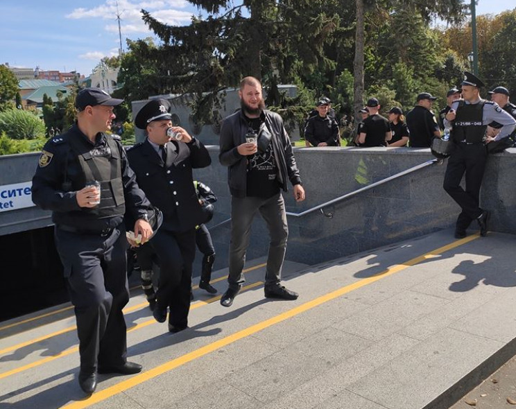 В Харькове одиозный "друг полиции" прота…