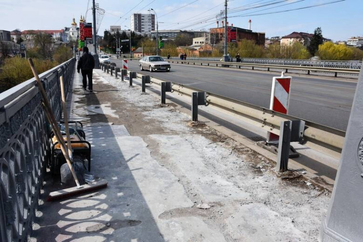 На Центральному мосту Вінниці знову ремо…