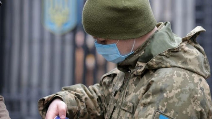 В українській армії хворих на COVID-19 н…