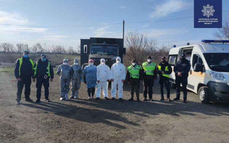 Як на в'їздах до Дніпра поліція затримує…