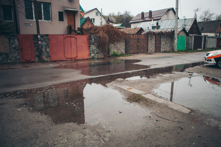 У Дніпрі прорвало трубу: На місці події…