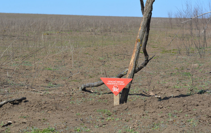 На Луганщині військовий підірвався на ро…