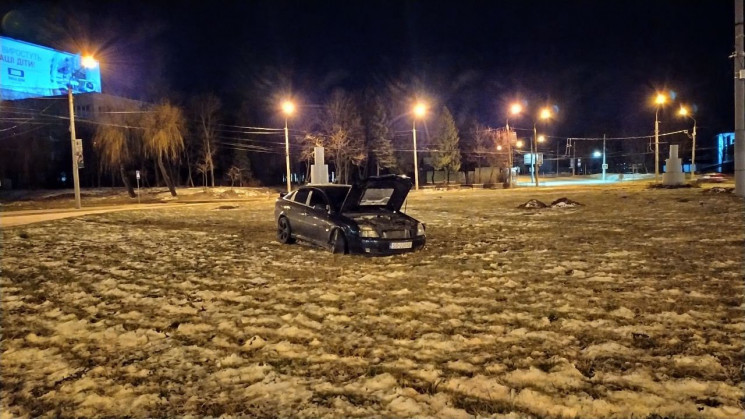 У Львові водій тікав від поліції і не по…