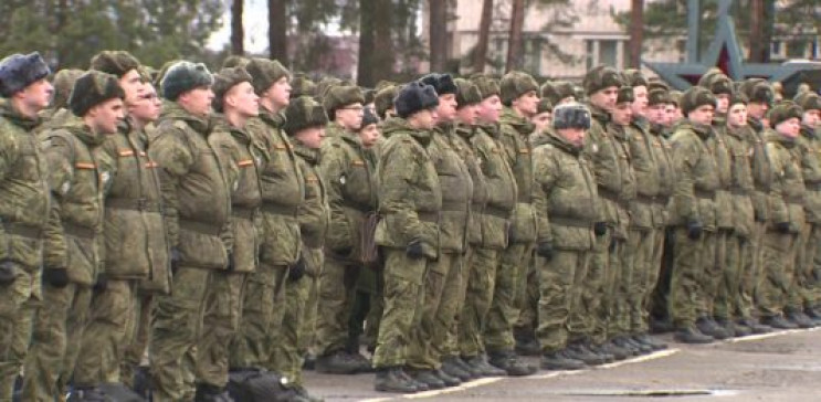 На России тысячи военных собрали на подг…