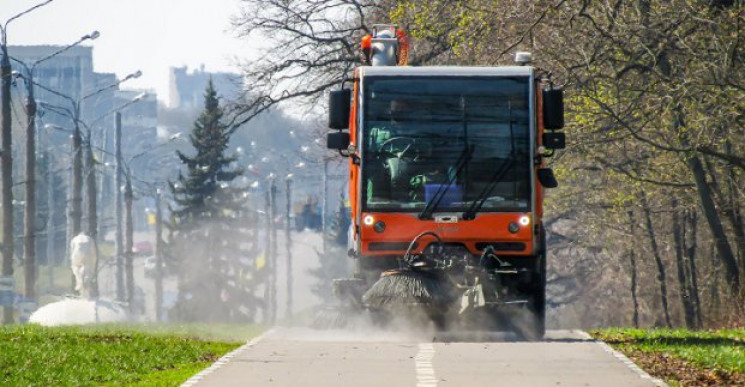 Вулиці Харкова обробляють хлорвмісними з…