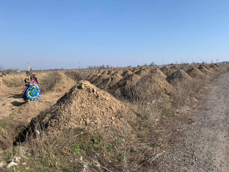 Як виглядають викопані у Дніпрі сотні "к…