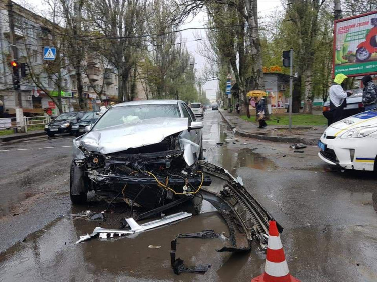 У ДТП вщент розбився автомобіль херсонсь…