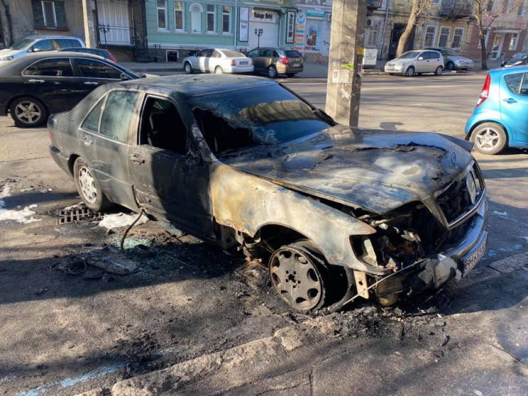 В Одесі спалили автівку громадському дія…