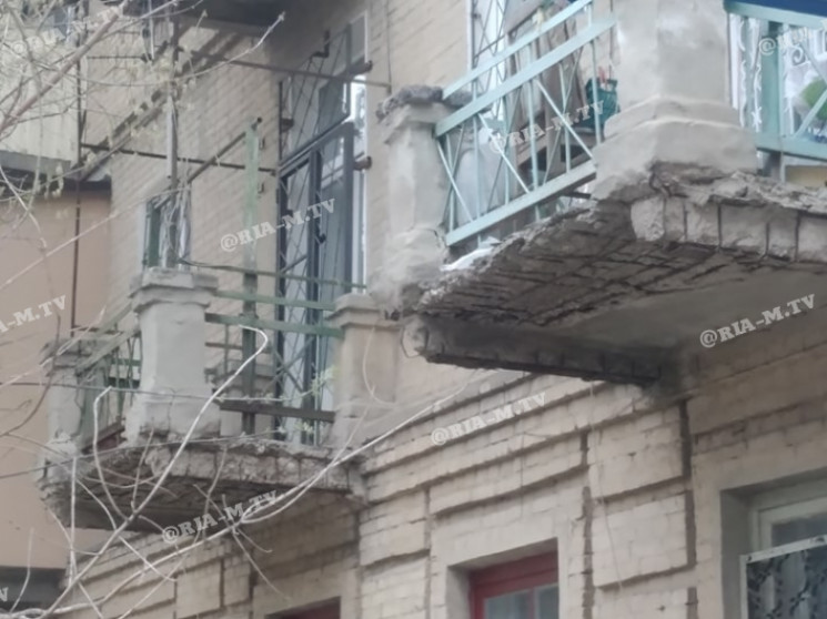 В Мелитополе балконы старых домов в любо…