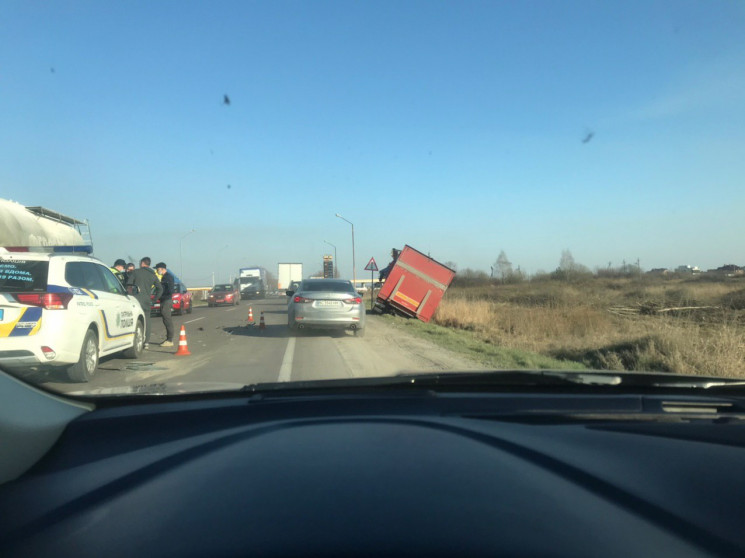 У Львові на об'їзній сталася ДТП, зупини…