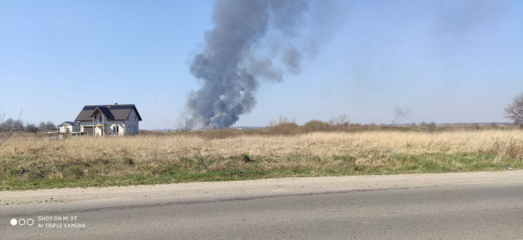 Пожежу у Кам'янополі видно зі Львова (ФО…