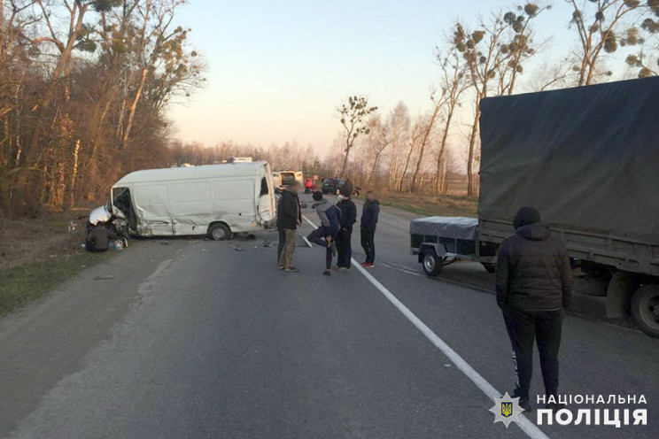 Страшна автотроща поблизу Летичева: Зітк…