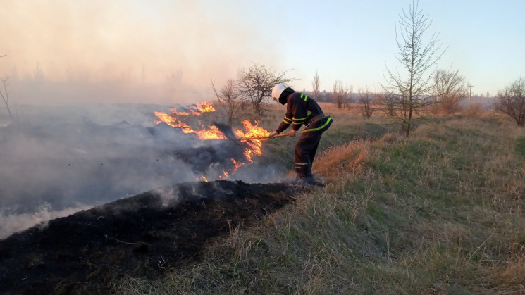 На Харківщині рятувальники три години га…