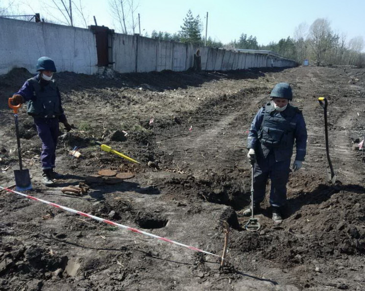 На Харківщині підірвали більше 300 боєпр…