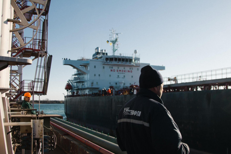 В Україну прибув черговий танкер з нафто…