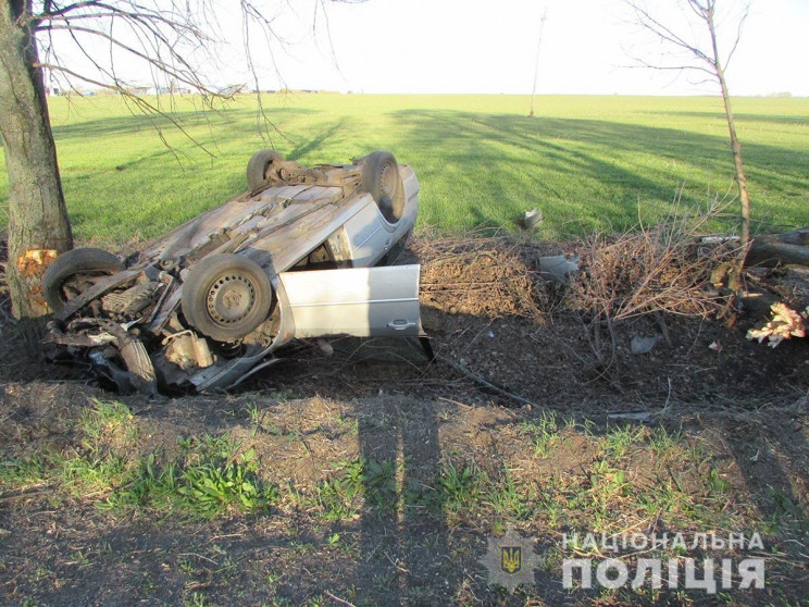 На Полтавщине "Форд" слетел с трассы в к…