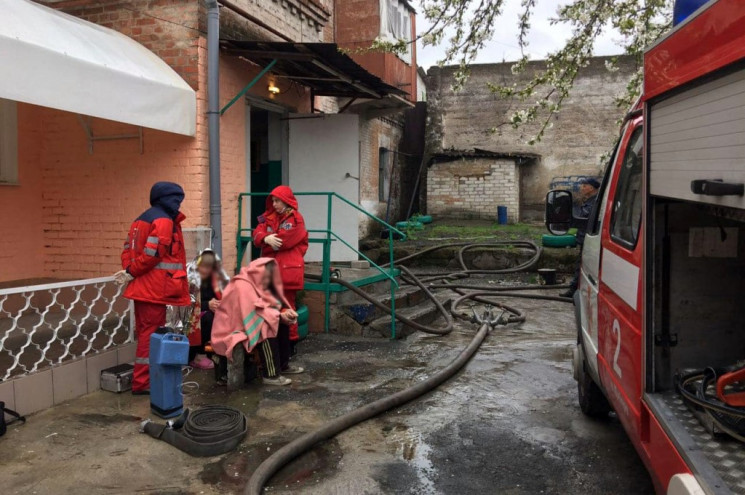 Дві жінки через задимлення не змогли вий…