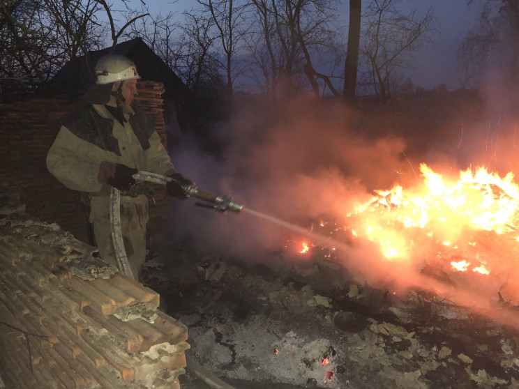На Житомирщині, рятуючи село від вогню,…
