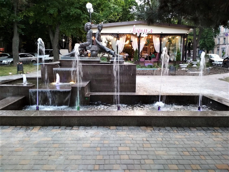 В Одессе запустили шесть фонтанов…