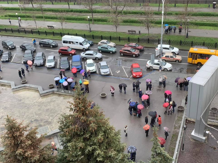 Філатов оголосив евакуацію працівників з…