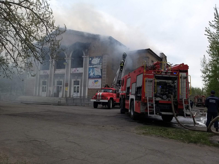 У Слов`янську сім годин гасили пожежу в…