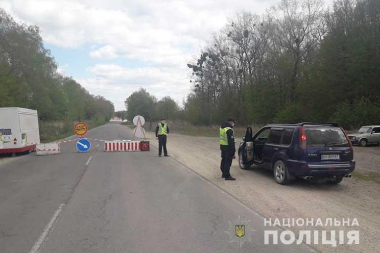 У Почаєві зняли карантинні пости…