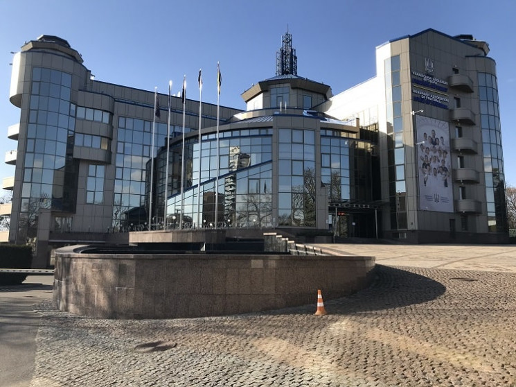 Довічний бан і позбавлення професійного…
