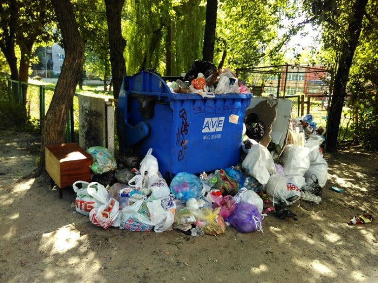 Чому львівське сміття знову подорожує Ук…