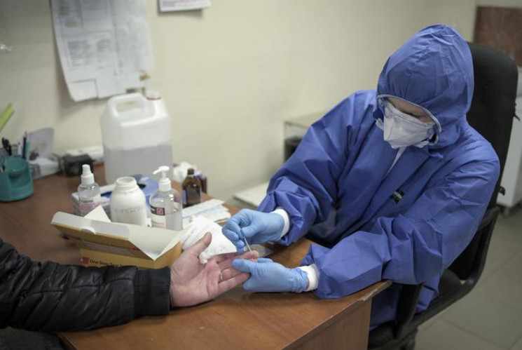 В Ужгороді 49 медичних працівників хворі…