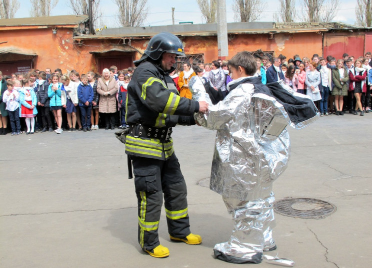 Одесские школьники примерили на себе защ…