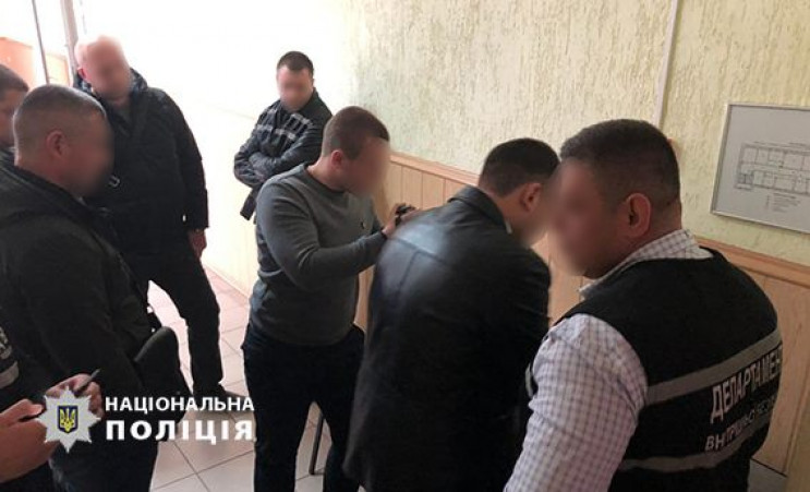 В Кропивницком адвоката задержали на пер…