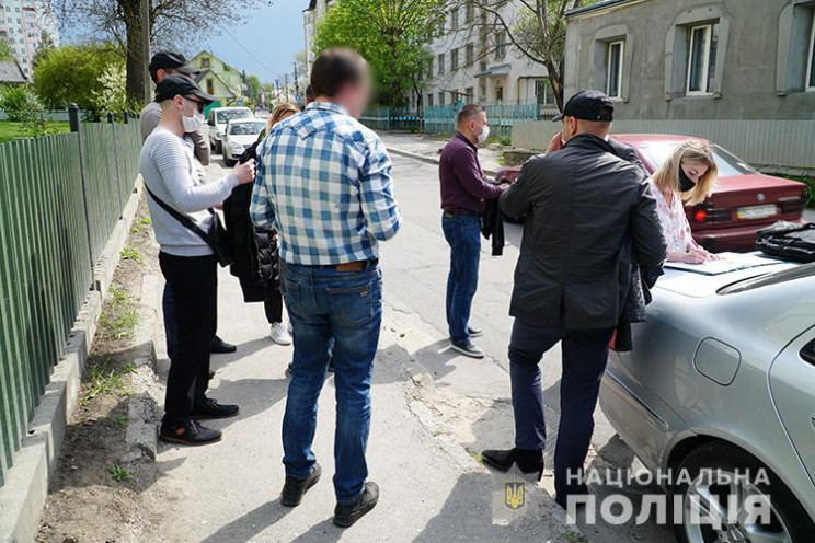 На доларовому хабарі погорів посадовець…