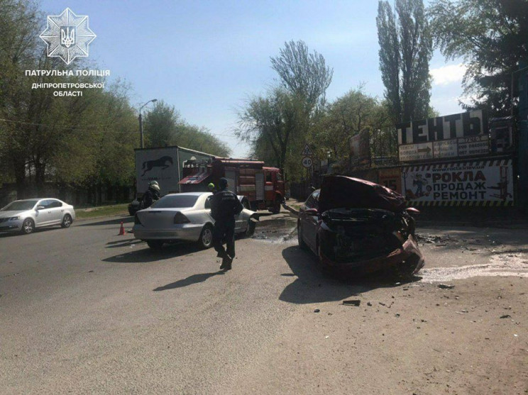 У Дніпрі у лобовому зіткненні автівок по…