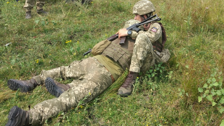 Боевики на Донбассе ранили двух наших во…