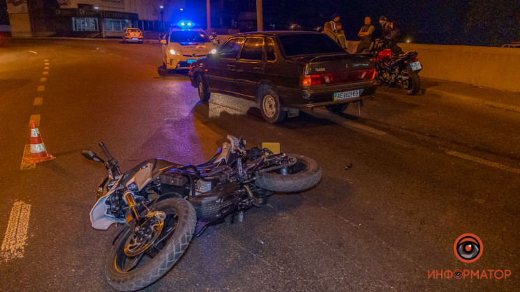 В Днепре на набережной столкнулись автом…