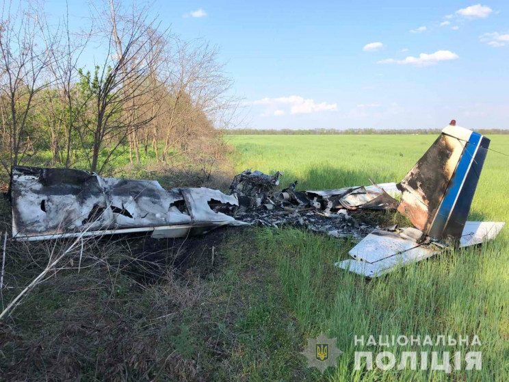 Полиция расследует падение самолета непо…