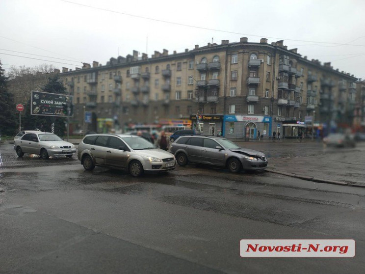 У центрі Миколаєві зіткнулися дві іномар…