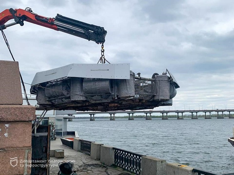 Як у Дніпрі за допомогою водолазів разко…