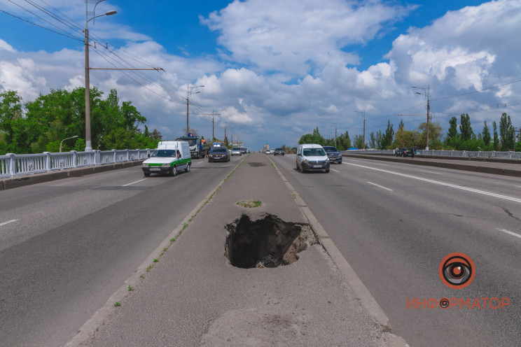 У Дніпрі посеред віадука виникло провалл…