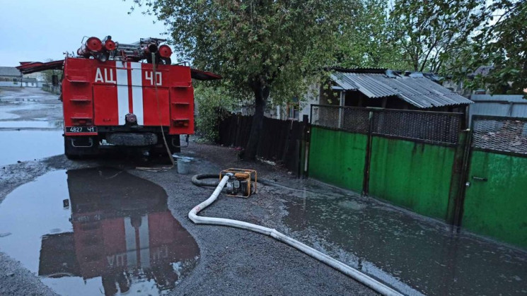 На Донеччині злива затопила приватне под…