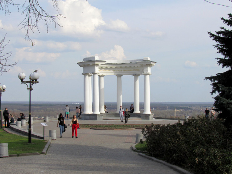 Food Fest, зрелищные концерты и театраль…