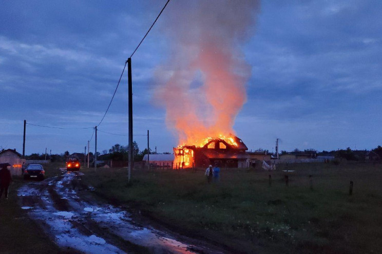 На Харківщині вогонь знищив приватний бу…