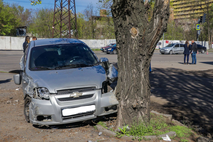 На набережной Днипра автомобиль после ст…