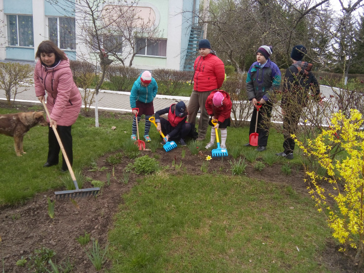 Всі на толоку: У суботній день тиші міст…