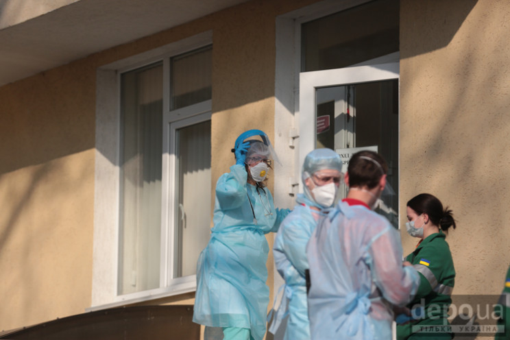 Коронавірус убив 361 українця, хворих –…