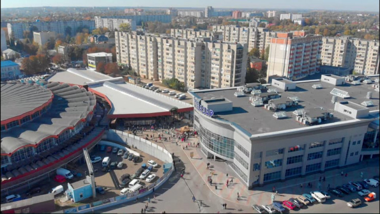 Без натовпу і з захисними екранами : У С…