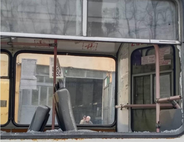 У Сумах хуліган кулаком розгатив у троле…