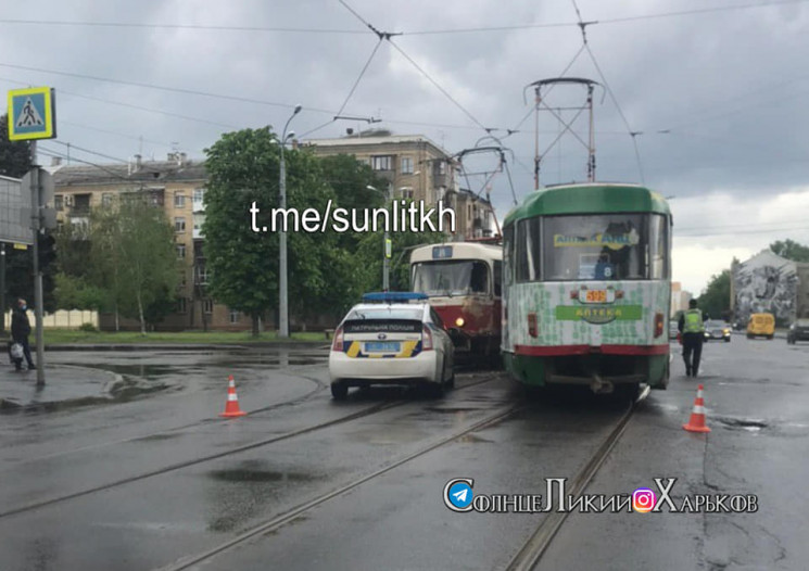 У Харкові на перехресті зіткнулися трамв…