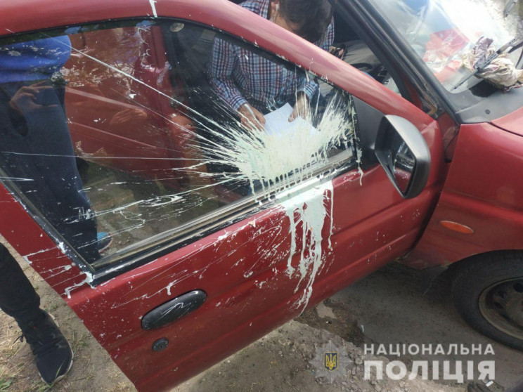 У Маріуполі закидали фарбою автомобілі п…